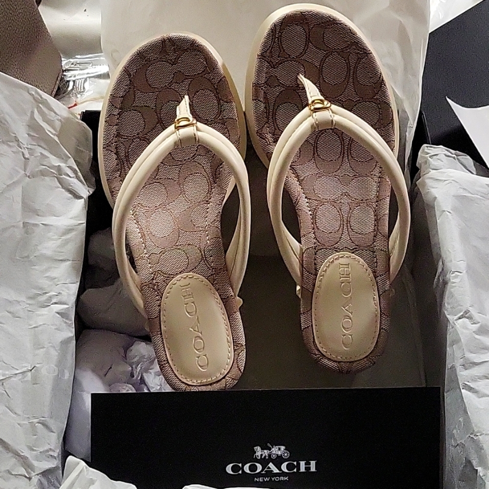 NWT Coach wedge, size 7, chalk